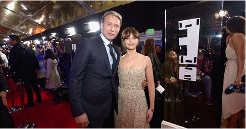 Les réactions à la première de ROGUE ONE sont excellentes....!  (voir ci-dessous)