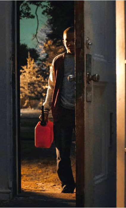 Dans "Boo ! "de Luke Jaden, en postproduction, une famille déchirée de banlieue refuse de tenir compte de l'avertissement d'une blague innocente faite sur eux , ce qui va engendrer les ravages d’une force surnaturelle inconnue.