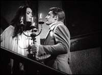 Barbara Steele et Georges Rivière (dans le rôle d'Alan Foster)