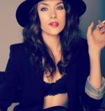 SCHISM, le nouveau Adam Gierasch, avec Ashlyn Tennie, est en tournage.... (voir ci-dessous)