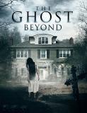 Dans «The Ghost Beyond» de R. Michael Givens, un romancier en difficulté emmène sa femme et son jeune fils dans une vieille maison de campagne, mais quand une présence commence à communiquer avec son fils, la famille doit échapper à un mal qui menace de l