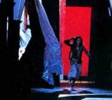 Un éclairage à la Mario Bava, dans la lignée de "Six femmes pour l'assassin"....